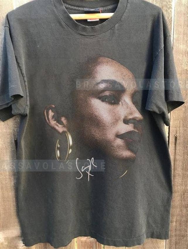 Sade Tee